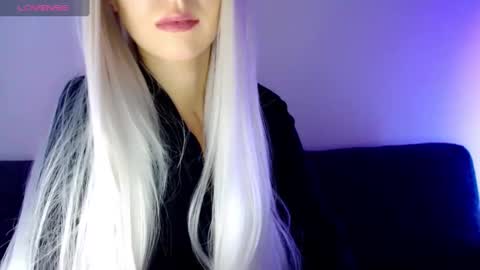 Isabella online show from January 2025 12:03:02 PM