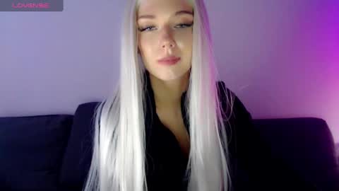 Isabella online show from January 2025 01:21:01 PM