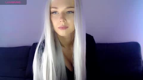 Isabella online show from February 2025 12:47:01 PM