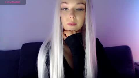 Isabella online show from February 2025 12:33:01 PM