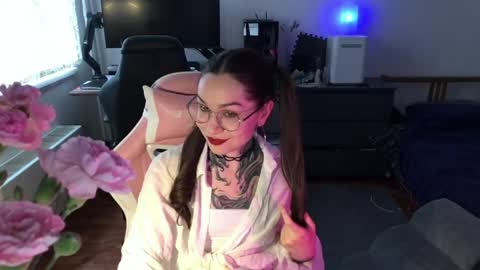 petal_dust_ online show from April 2026 01:33:02 PM