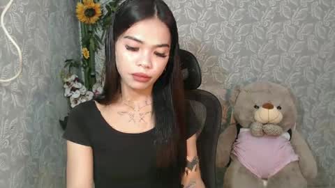 Snapshot of petite_angelx chatting on February 2025 04:24:02 PM angel online show from February 2025 04:24:02 PM