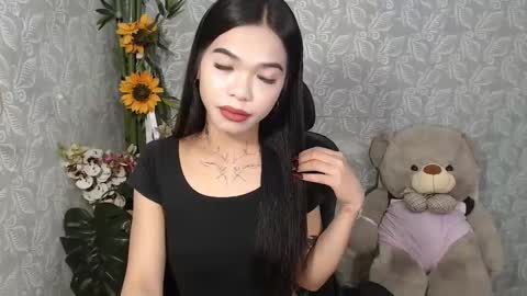 Snapshot of petite_angelx chatting on March 2025 10:13:02 AM angel online show from March 2025 10:13:02 AM