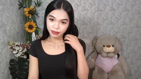 Snapshot of petite_angelx chatting on March 2025 11:26:01 PM angel online show from March 2025 11:26:01 PM