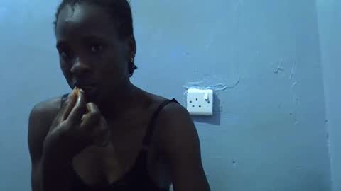 petite_bella21 online show from April 2026 02:33:01 PM