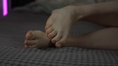 petite_cathrine online show from April 2026 06:31:02 PM