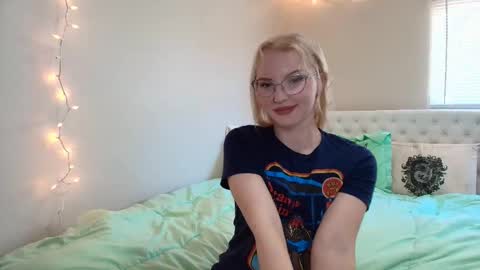 Snapshot of petite_cupcake chatting on October 2025 03:58:02 PM Little cupcake online show from October 2025 03:58:02 PM