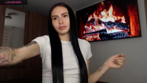 Snapshot of petite_linda chatting on May 2026 10:06:02 PM Linda online show from May 2026 10:06:02 PM
