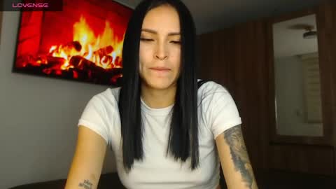 Snapshot of petite_linda chatting on June 2026 04:47:02 AM Linda online show from June 2026 04:47:02 AM