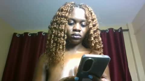 Snapshot of petite_linsey chatting on May 2026 11:24:01 PM linsey online show from May 2026 11:24:01 PM