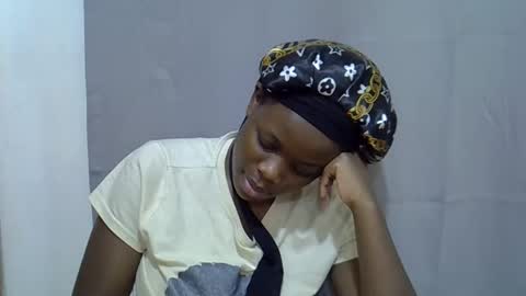 petite_melan online show from September 2025 12:05:01 AM