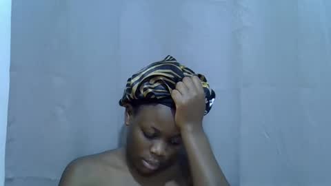 petite_melan online show from September 2025 02:00:01 PM