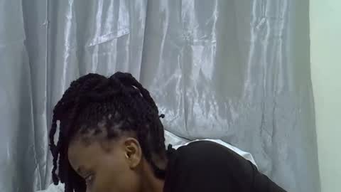 petite_melan online show from October 2025 04:19:02 PM