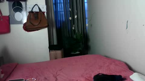 petite_princes online show from December 2025 03:29:02 PM