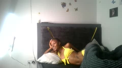 petite_queen69 online show from June 2026 06:01:01 PM