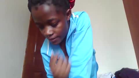 Snapshot of petite_veee chatting on October 2025 10:12:02 AM VERONICA MUTAMBI online show from October 2025 10:12:02 AM