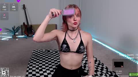 Snapshot of petitebrat chatting on January 2025 08:00:01 PM PiperAvery online show from January 2025 08:00:01 PM