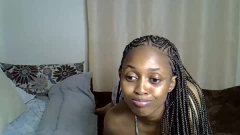 Snapshot of petitecaramell chatting on October 2025 02:21:02 AM Caramel online show from October 2025 02:21:02 AM