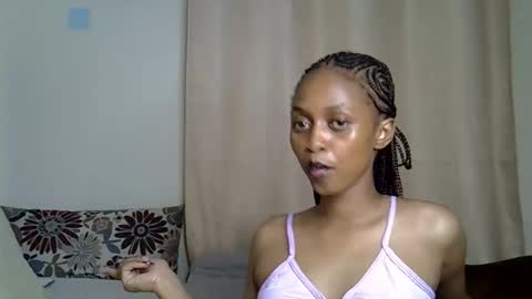 Snapshot of petitecaramell chatting on October 2025 09:26:01 PM Caramel online show from October 2025 09:26:01 PM