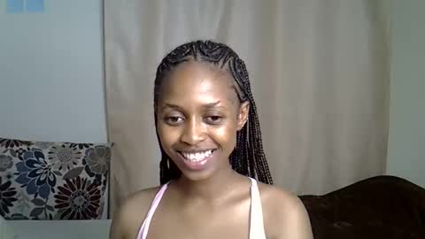 Snapshot of petitecaramell chatting on October 2025 03:46:02 PM Caramel online show from October 2025 03:46:02 PM