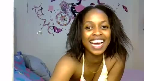 Snapshot of petitecaramell chatting on May 2026 02:27:02 AM Caramel online show from May 2026 02:27:02 AM