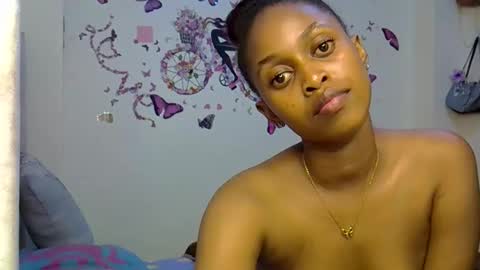 Snapshot of petitecaramell chatting on May 2026 01:24:01 AM Caramel online show from May 2026 01:24:01 AM