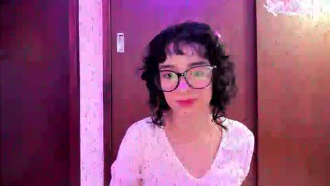 Lunna online show from September 2025 10:36:01 PM