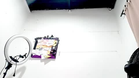 danna online show from September 2025 11:32:01 AM