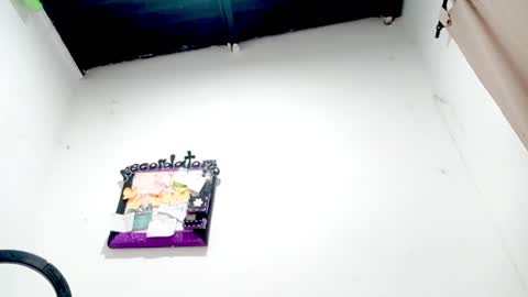 danna online show from November 2025 04:00:01 AM