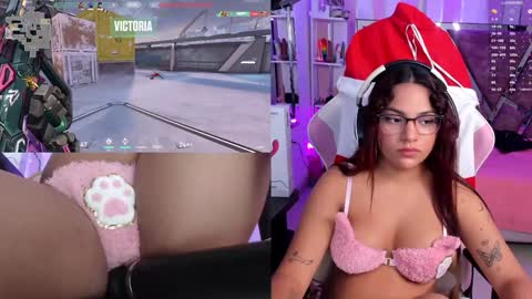 Snapshot of petitesofia_ chatting on December 2024 03:52:01 PM Sofia online show from December 2024 03:52:01 PM