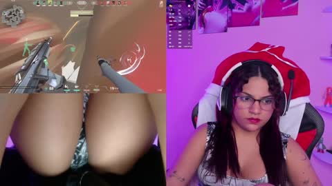 Snapshot of petitesofia_ chatting on December 2024 09:42:02 PM Sofia online show from December 2024 09:42:02 PM