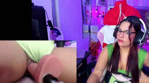 Snapshot of petitesofia_ chatting on December 2024 01:17:01 PM Sofia online show from December 2024 01:17:01 PM