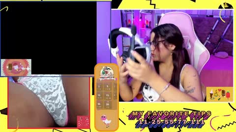Snapshot of petitesofia_ chatting on January 2025 01:08:01 PM Sofia online show from January 2025 01:08:01 PM