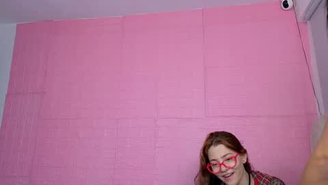 Snapshot of petitestrawberry18 chatting on September 2025 05:00:01 AM Tip us ask our names online show from September 2025 05:00:01 AM