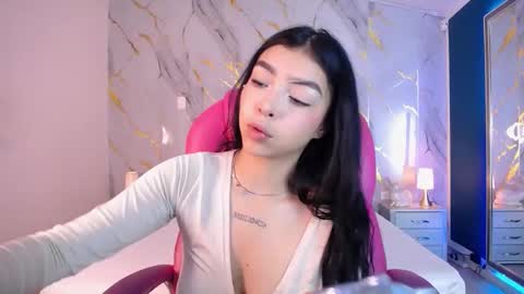 Pettit Courtny online show from March 2025 08:00:01 PM