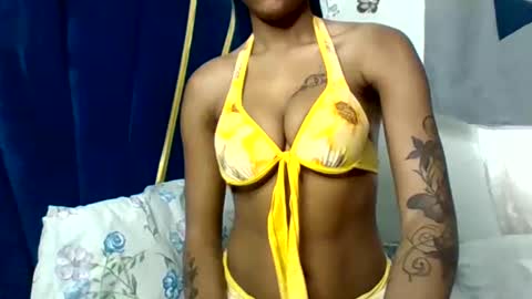 Snapshot of pettite_babe chatting on December 2024 04:53:02 AM Arielle online show from December 2024 04:53:02 AM