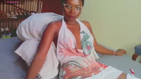 Snapshot of pettitemellany chatting on January 2025 08:29:01 PM pettitemellany online show from January 2025 08:29:01 PM