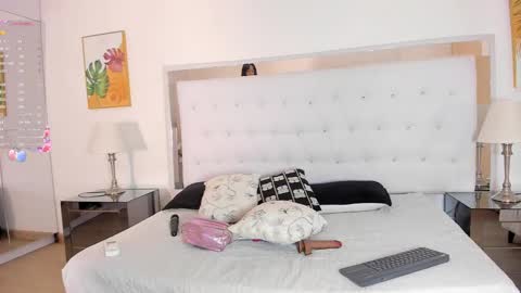 Snapshot of peyton_louise chatting on October 2025 12:02:01 PM Peyton online show from October 2025 12:02:01 PM