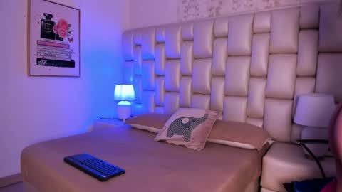 Snapshot of peyton_louise chatting on November 2025 12:25:01 PM Peyton online show from November 2025 12:25:01 PM