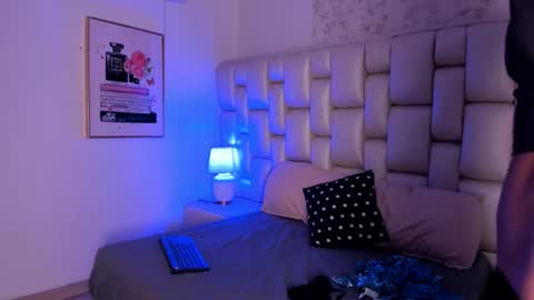 Snapshot of peyton_louise chatting on November 2025 12:00:02 PM Peyton online show from November 2025 12:00:02 PM