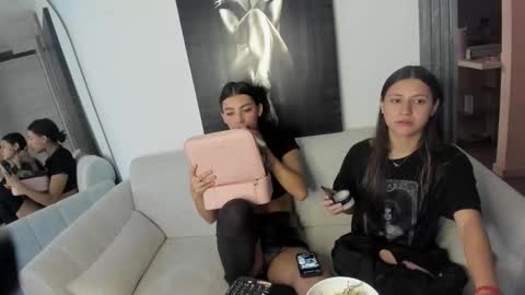 Peyton   online show from September 2025 10:48:02 PM