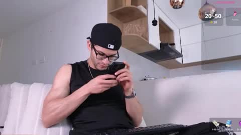 Snapshot of phantom_bigger1 chatting on October 2025 02:07:02 PM phantom_bigger1 online show from October 2025 02:07:02 PM