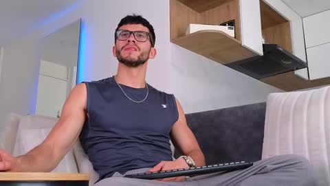 Snapshot of phantom_bigger1 chatting on November 2025 01:43:02 PM phantom_bigger1 online show from November 2025 01:43:02 PM