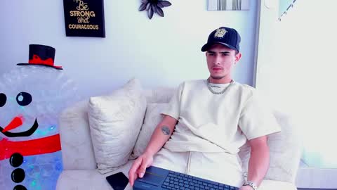 Snapshot of philiprich chatting on December 2024 07:32:02 PM philiprich online show from December 2024 07:32:02 PM