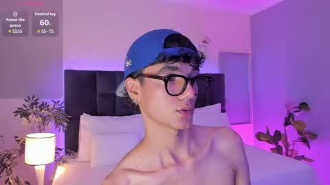 Phillip online show from November 2025 09:36:02 PM