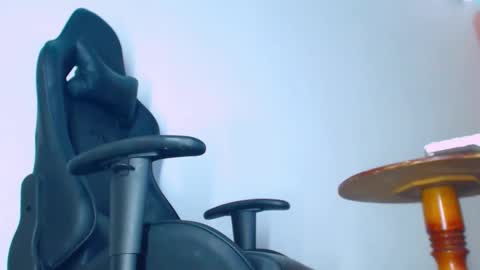 phlilloyhighclouds online show from February 2026 01:30:02 PM