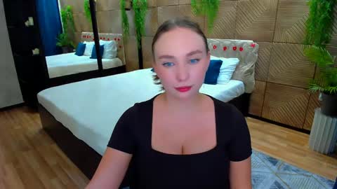 Emelie online show from April 2026 10:51:02 AM