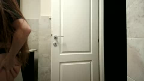 Moonie online show from December 2025 08:28:02 PM