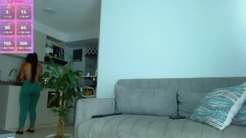 Snapshot of pielcanela361 chatting on April 2026 08:11:01 PM Viviana online show from April 2026 08:11:01 PM