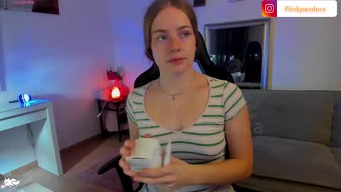 PiinkPandora online show from November 2025 03:17:02 PM